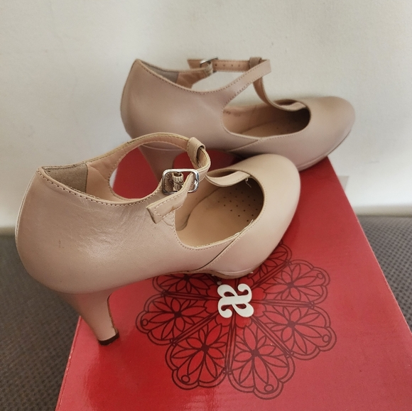 ANDREA FENZI Women's Nude Heels - Picture 4 of 8